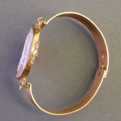 ANCIENT pompom BRACELET adorned with a shell...