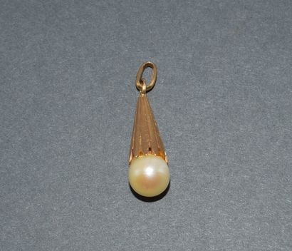 PENDENTIF en or jaune 18k (750/°°) orné d’une...