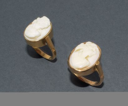 Lot of 2 RINGS in 18k (750/°°) yellow gold,...