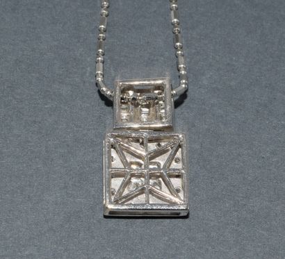COLLIER en or blanc 18k (750/°°) retenant...
