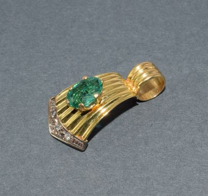 PENDANT in 18k (750/°°) yellow gold, set...