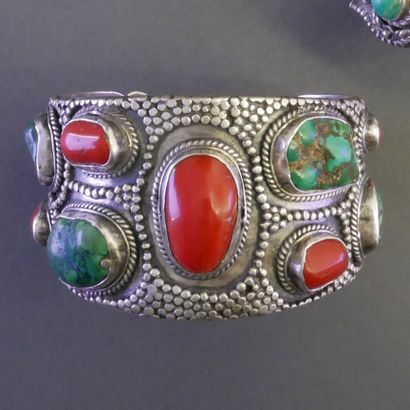 LOT DE 3 BRACELETS composé de :
- Large bracelet...