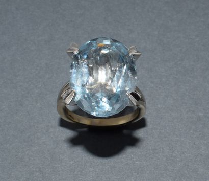 RING in 18k (750/°°) white gold, set with...