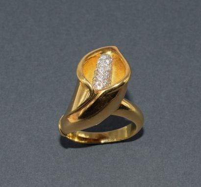 RING in 18k (750/°°) yellow gold signed G....