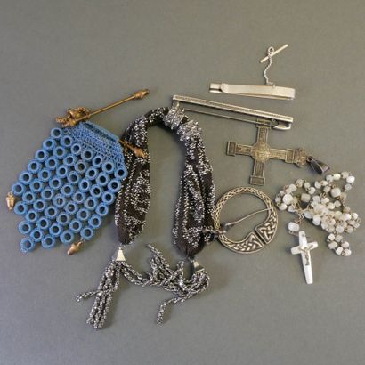 FANTAISIE LOT including necklaces, earrings...
