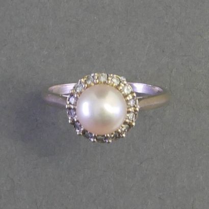 18k (750/°°) white gold ring set with an...