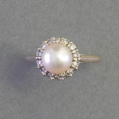 18k (750/°°) white gold ring set with an...