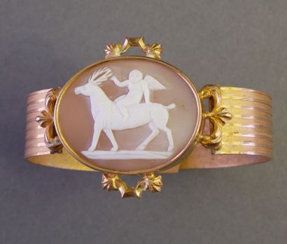 ANCIENT pompom BRACELET adorned with a shell...