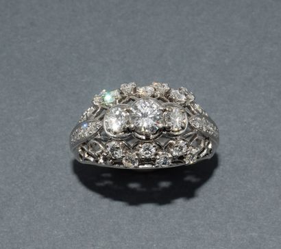 RING in 18k (750/°°) white gold, openwork...