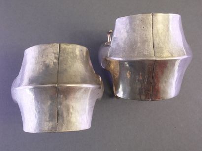 INDE (peut-être GUJARAT)
PAIRE DE BRACELETS...
