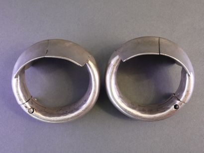 INDE (peut-être GUJARAT)
PAIRE DE BRACELETS...