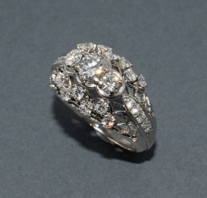 RING in 18k (750/°°) white gold, openwork...