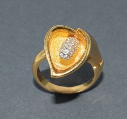 RING in 18k (750/°°) yellow gold signed G....