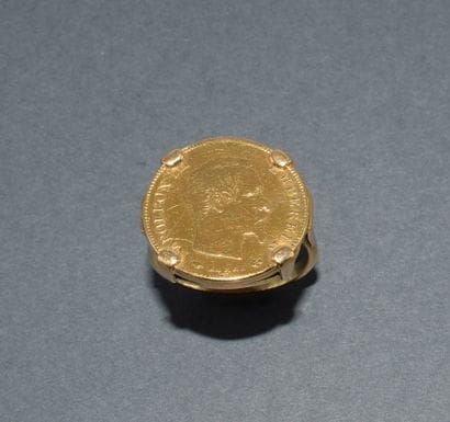 PIÈCE RING in 18k (750/°°) yellow gold adorned...