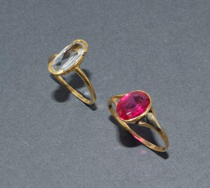 Lot of 2 RINGS in 18k (750/°°) yellow gold:
-...