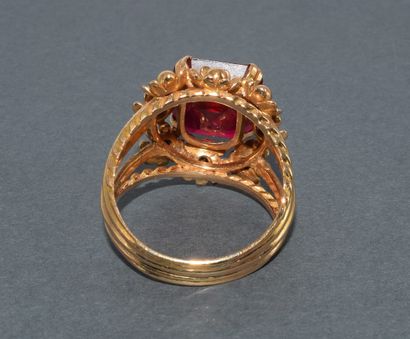IMPOSSIVE COCKTAIL RING in 18k (750/°°) yellow...