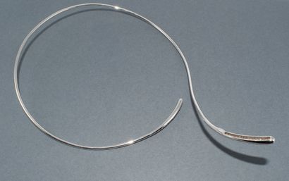 TORQUE NECKLACE in 18k (750/°°) white gold,...
