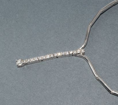 NECKLACE in 18k (750/°°) white gold, semi-rigid...