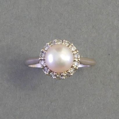 18k (750/°°) white gold ring set with an...