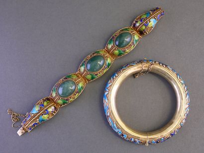 LOT OF 2 BRACELETS consisting of :
- Articulated...