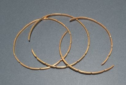 Lot of 3 JONCS in 18k (750/°°) yellow gold,...