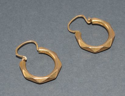 PAIR OF CRÉOLES in 18k (750/°°) yellow gold,...