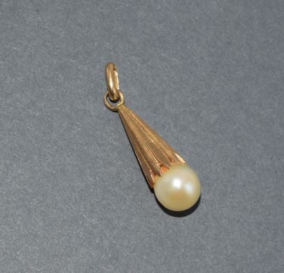 PENDENTIF en or jaune 18k (750/°°) orné d’une...