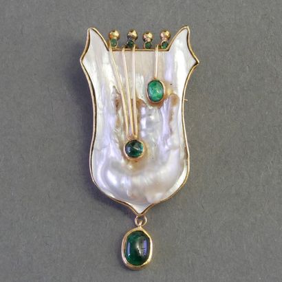 BROCHE LYRE en or jaune 18k (750/°°) formée...