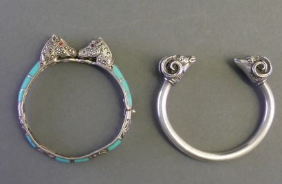 LOT OF 2 BRACELETS consisting of :
- Rigid...