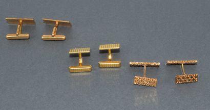 Lot of 3 PAIRS OF HANDLEBUTTONS in 18k (750/°°)...