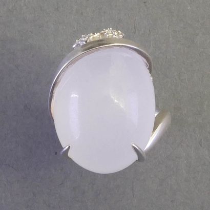 Silver ring (min. 800/°°) set with a large...