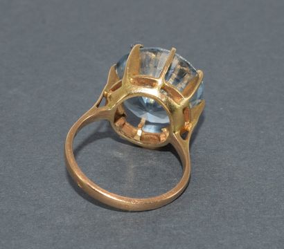 RING in 18k (750/°°) yellow gold adorned...