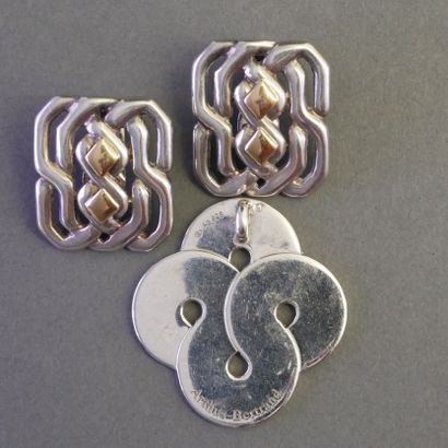 LOT DE BIJOUX en argent composé de :
- un...