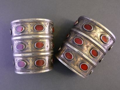 TURKMENISTAN
PAIRE DE BRACELETS MANCHETTES...