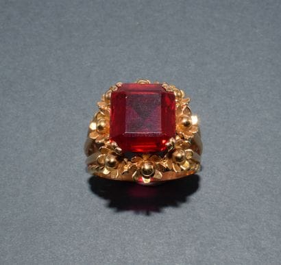 IMPOSSIVE COCKTAIL RING in 18k (750/°°) yellow...