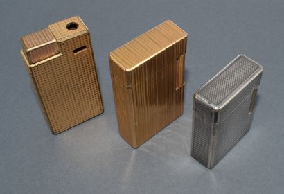 LOT of 3 lighters including : 
1 DUPONT BRIQUET...