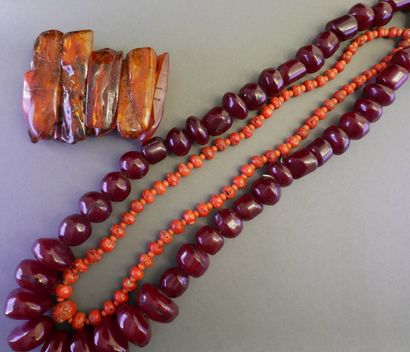 FANTAISIE LOT including necklaces and bracelets...