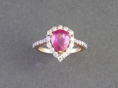 BAGUE en or jaune 14k (585/°°) ornée d'une...