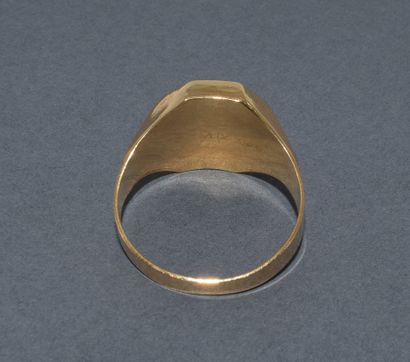 BAGUE CHEVALIERE en or jaune 18K (750/°°)...