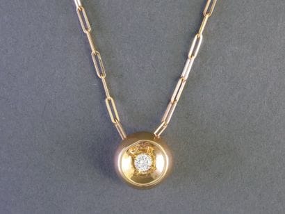 DINH VAN
Circular PENDANT featuring a small...