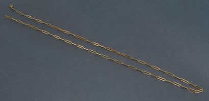 CHAINE en or jaune 18K (750/°°) maille rectangulaire,...