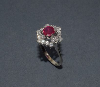 BAGUE MARGUERITE en or blanc 18K (750/°°)...
