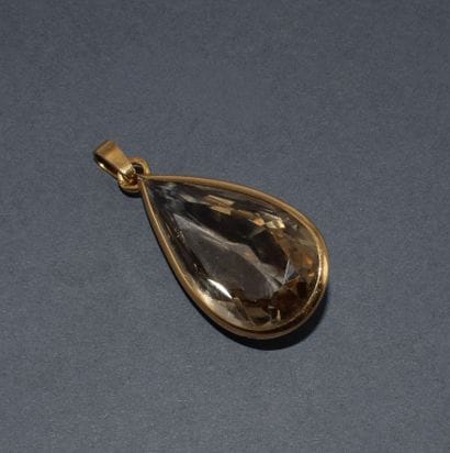 PENDENTIF or jaune 18K (750/°°) orné d’un...