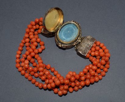 BRACELET en argent 925/°° multibrins de corail...