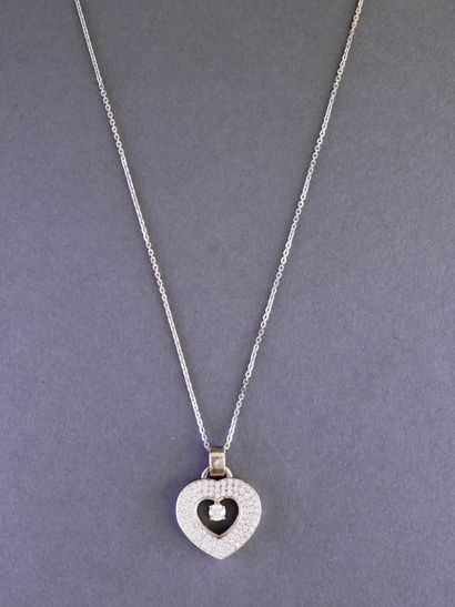 IMPORTANT PENDENTIF CŒUR en or blanc 18k...