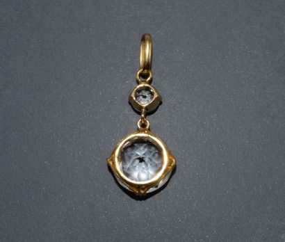 PENDENTIF or jaune 18K (750/°°) orné de 2...