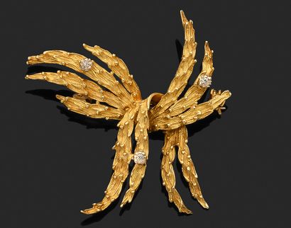 BROCHE en or jaune 18k (750/°°) stylisant...
