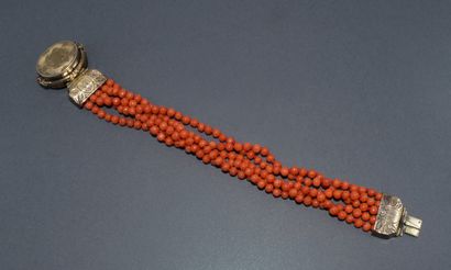 BRACELET en argent 925/°° multibrins de corail...