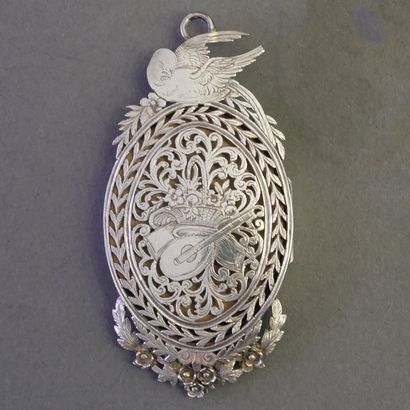 PENDENTIF ANCIEN en argent (min 800/°°) présentant...