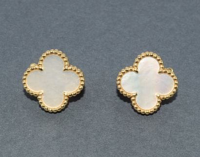 VAN CLEEF ARPELS
PAIR OF EARRINGS in 18k...